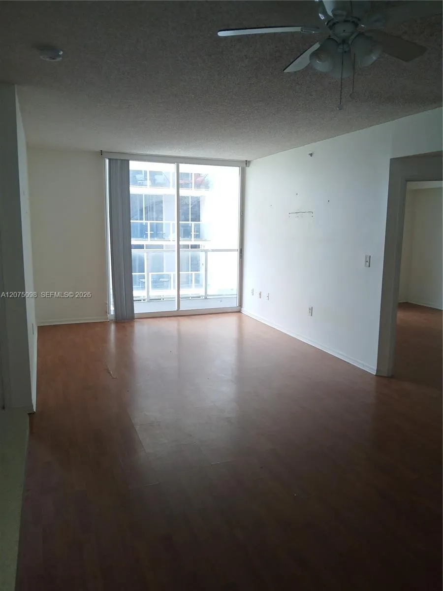 Foto de propiedad en 5085 NW 7th Street 415, Miami, FL 33126 Miami con MLS#