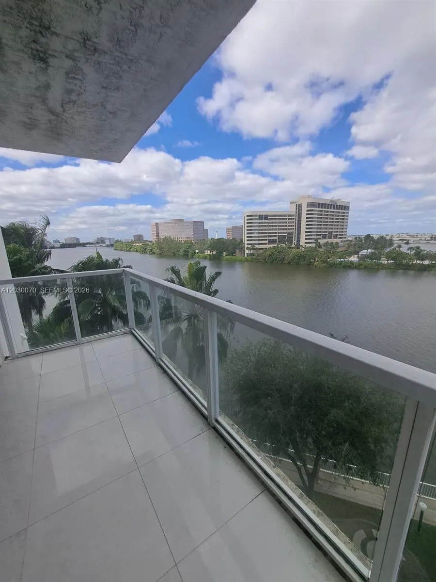 Foto de propiedad en 5085 NW 7th Street 602, Miami, FL 33126 Miami con MLS# 