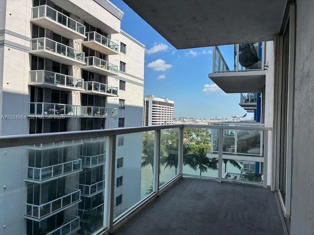 Foto de propiedad en 5085 NW 7th Street 909, Miami, FL 33126 Miami con MLS# 