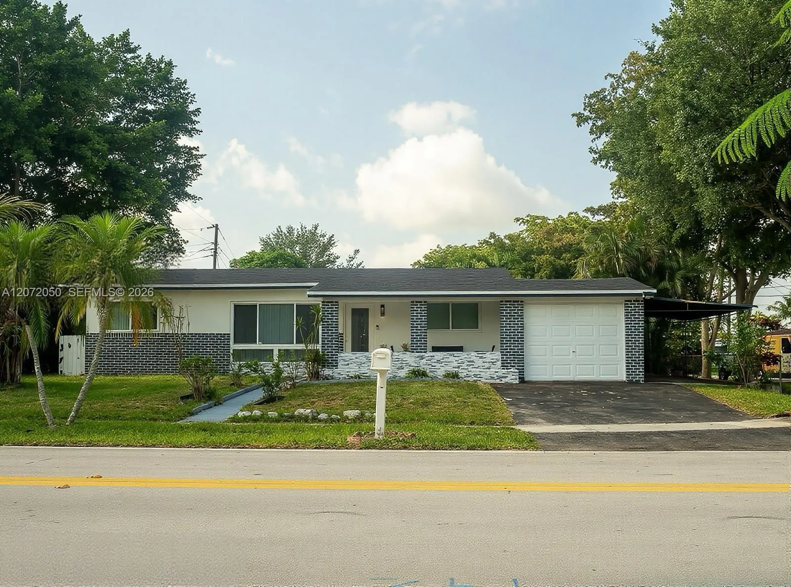 Foto de propiedad en 5090 SW 9th Court, Plantation, FL 33317 Plantation con MLS# 
