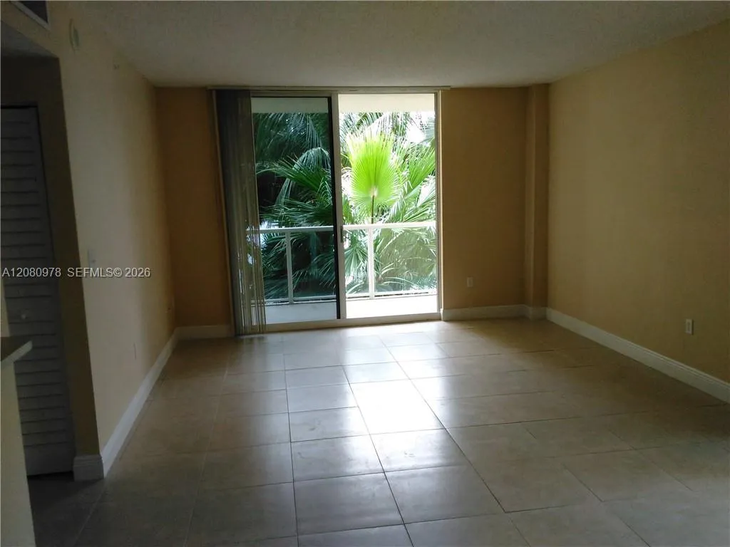 En Renta 5091 NW 7 Street 402, Miami, FL 33126, Miami, FL 33126