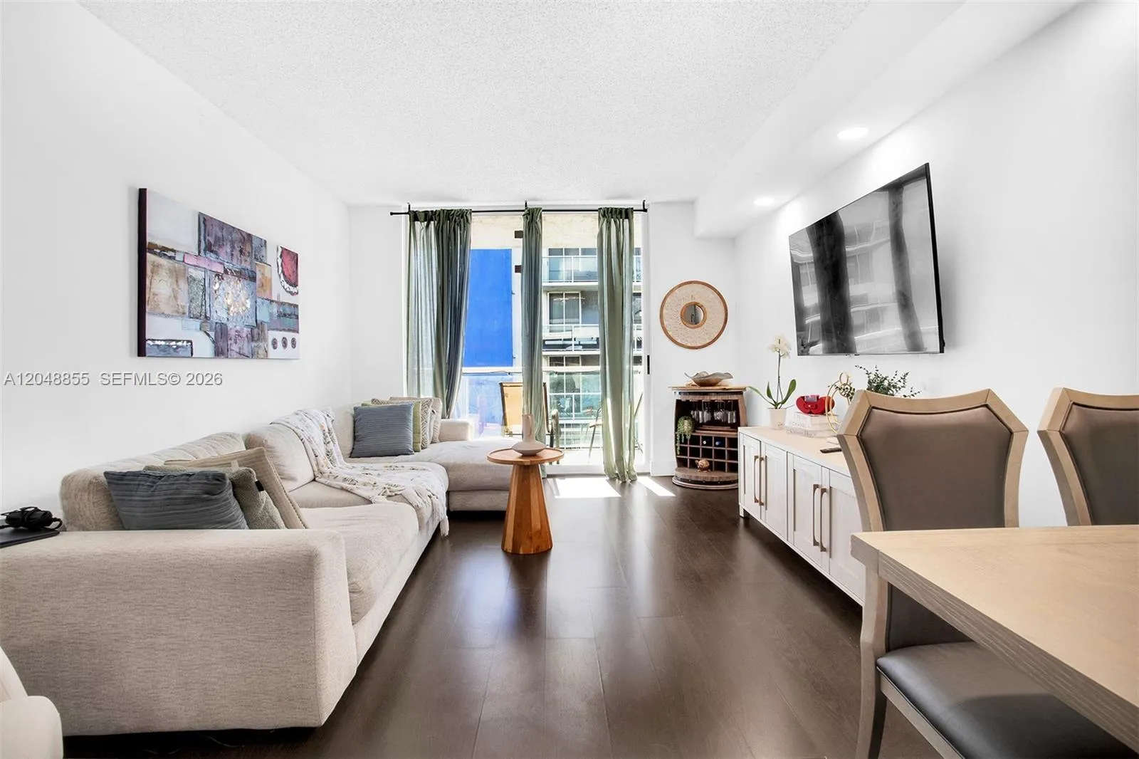 Foto de propiedad en 5091 NW 7th Street TS-11, Miami, FL 33126 Miami con MLS# 
