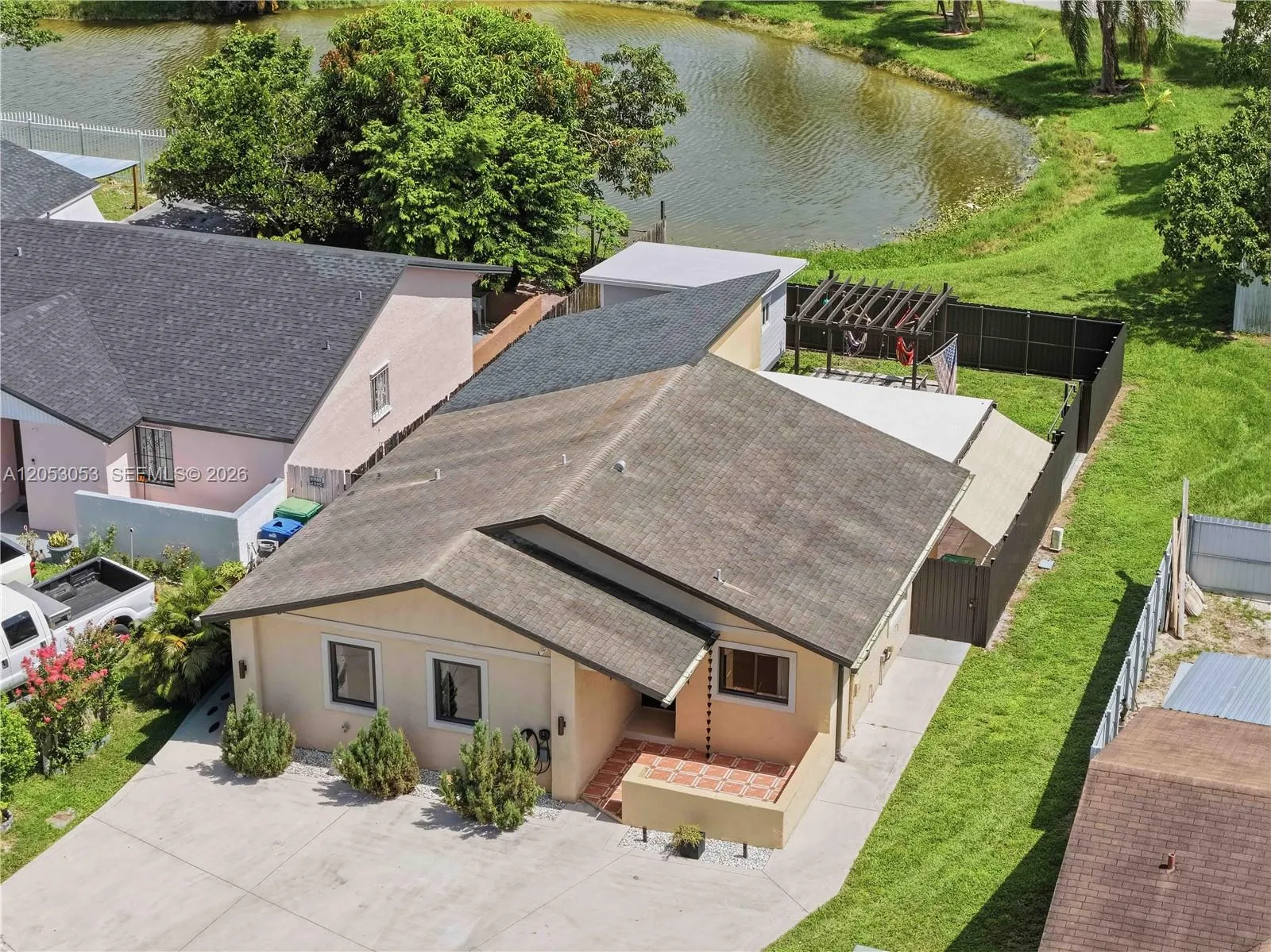 Foto de propiedad en 5094 NW 195th Lane, Miami Gardens, FL 33055 Miami Gardens con MLS# 