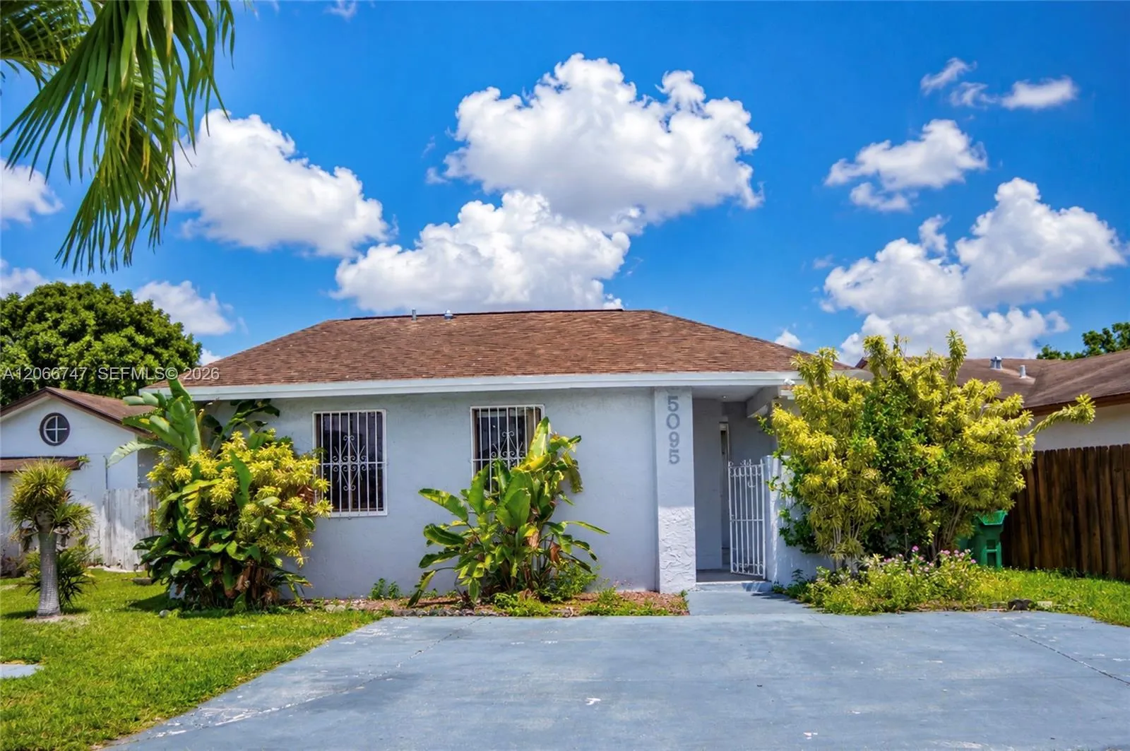Foto de propiedad en 5095 NW 195th Lane, Miami Gardens, FL 33055 Miami Gardens con MLS# 