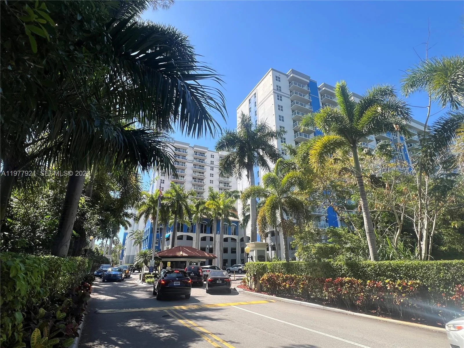 Foto de propiedad en 5099 NW 7th Street 505, Miami, FL 33126 Miami con MLS# 