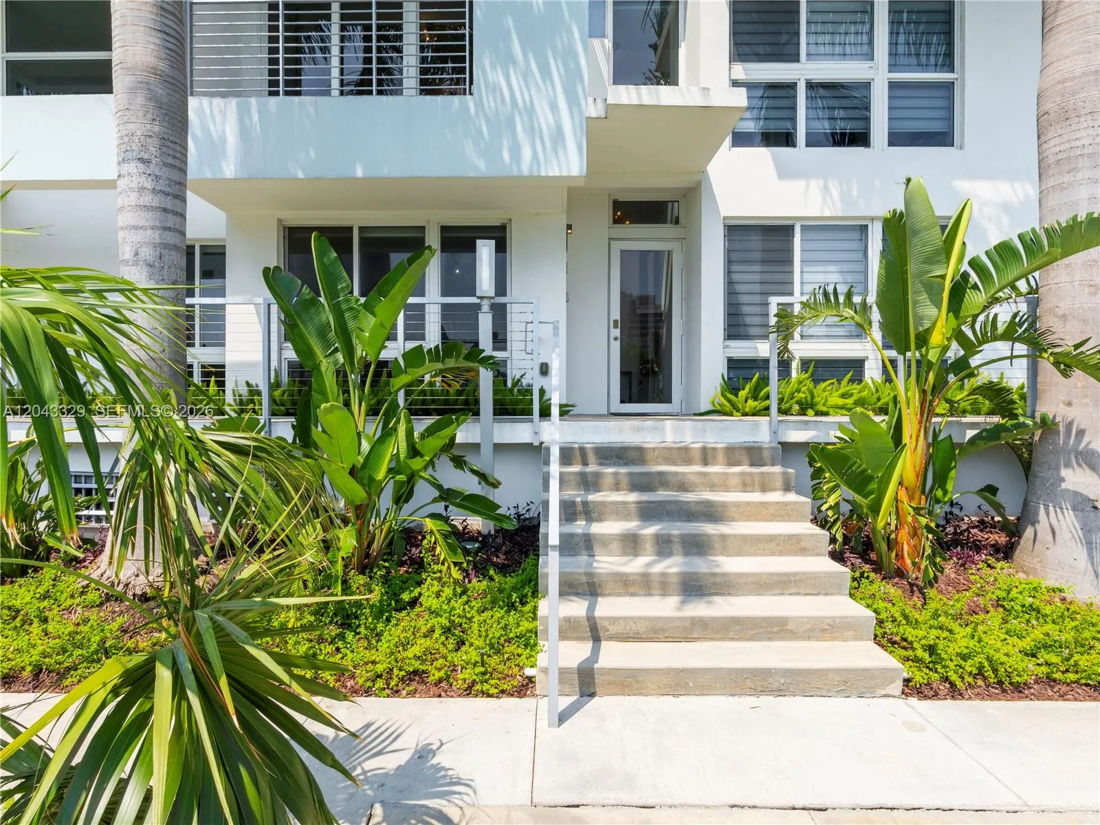 Foto de propiedad en 51 N Shore Drive 51, Miami Beach, FL 33141 Miami Beach con MLS# 