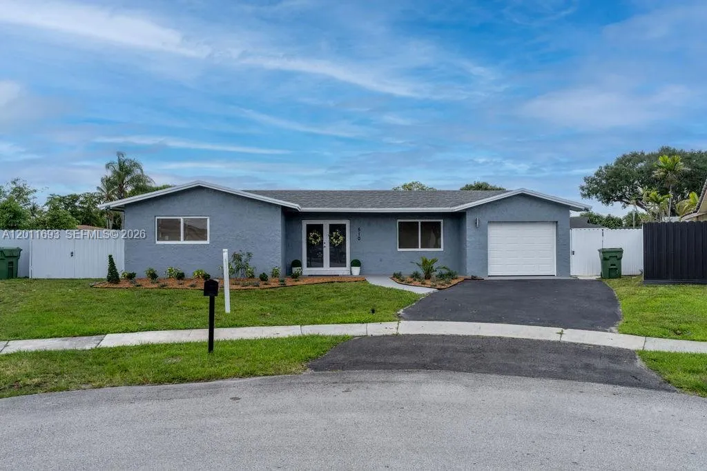Foto de propiedad en 510 NW 97th Terrace, Pembroke Pines, FL 33024 Pembroke Pines con MLS# 