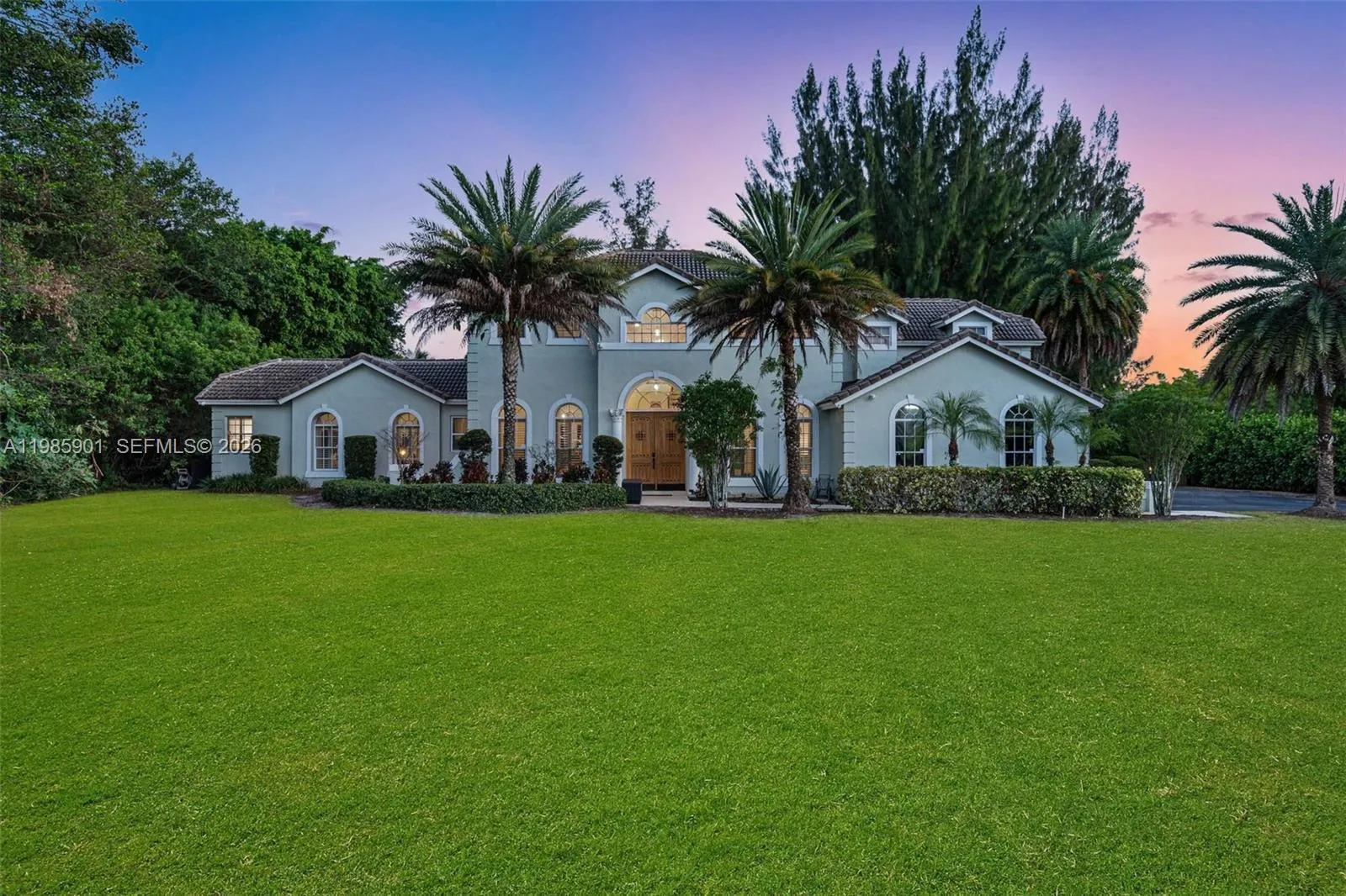 Foto de propiedad en 5100 NW 76th Place, Fort Lauderdale, FL 33073 Fort Lauderdale con MLS# 