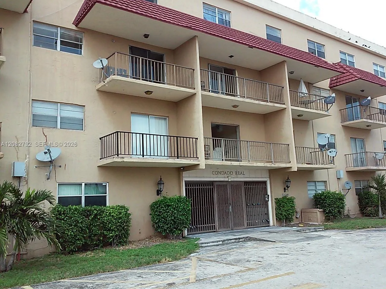Foto de propiedad en 5100 SW 41st Street 202, Hollywood, FL 33023 Hollywood con MLS# 