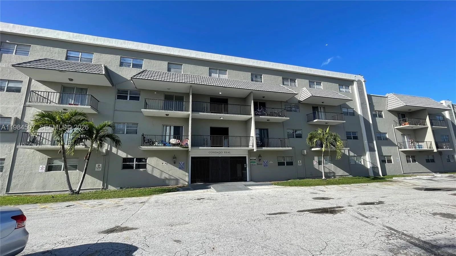 Foto de propiedad en 5100 SW 41st Street 226, Pembroke Park, FL 33023 Pembroke Park con MLS# 