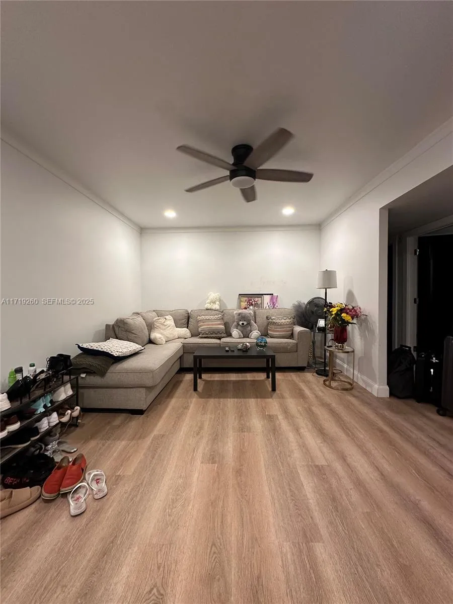 Foto de propiedad en 5100 SW 41st Street 328, Pembroke Park, FL 33023 Pembroke Park con MLS# 