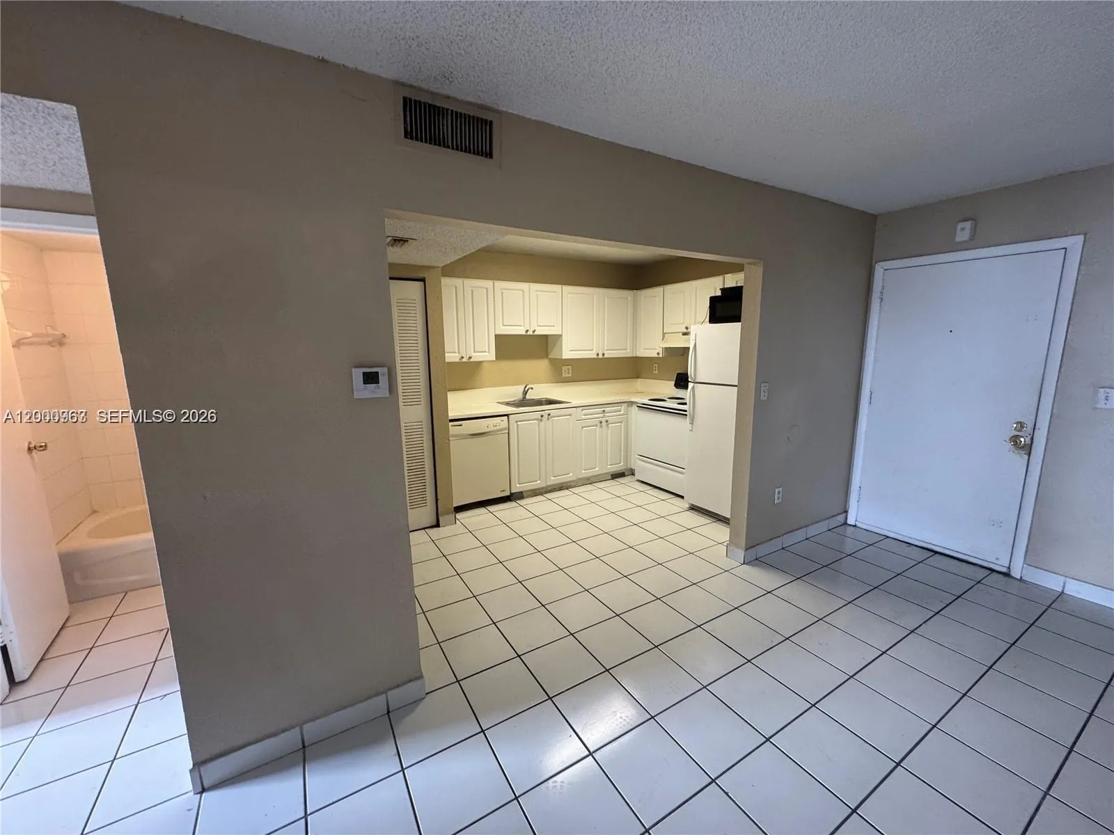 Foto de propiedad en 5100 SW 41st Street PH1, Pembroke Park, FL 33023 Pembroke Park con MLS# 