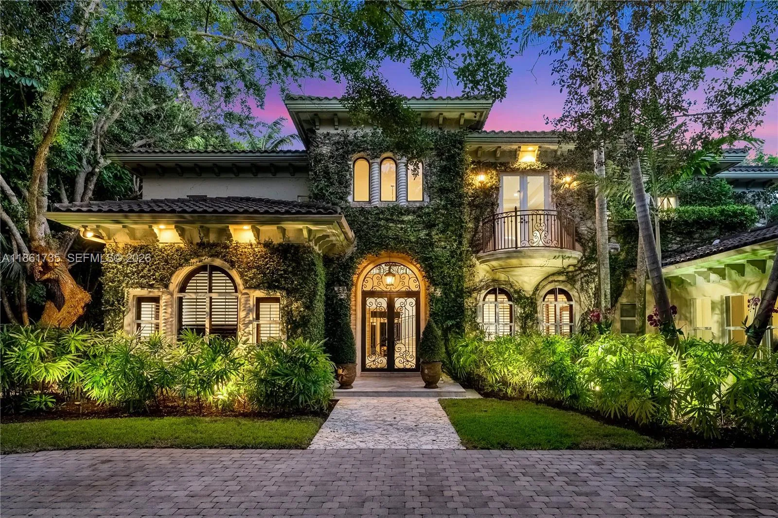 Foto de propiedad en 5100 SW 86th Street, Miami, FL 33143 Miami con MLS# 