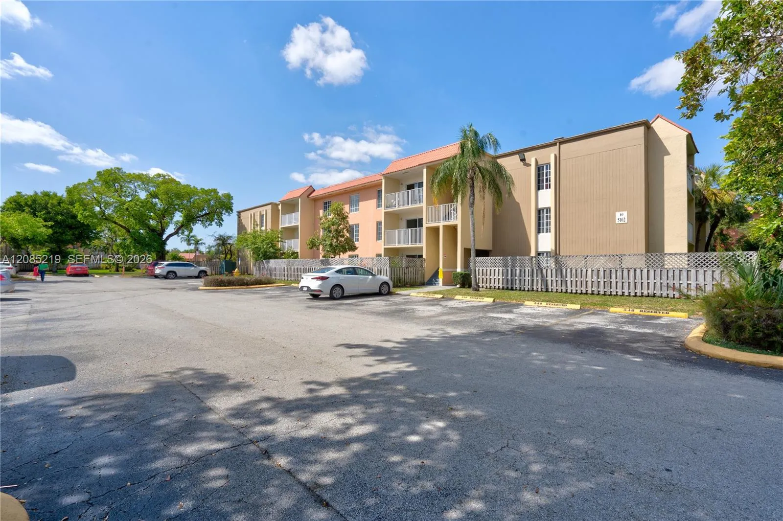 Foto de propiedad en 5102 NW 79th Avenue 206, Doral, FL 33166 Doral con MLS# 