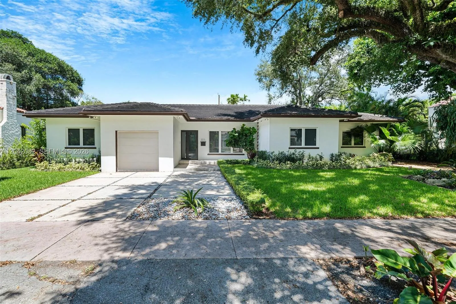 Foto de propiedad en 511 Madeira Avenue, Coral Gables, FL 33134 Coral Gables con MLS# 