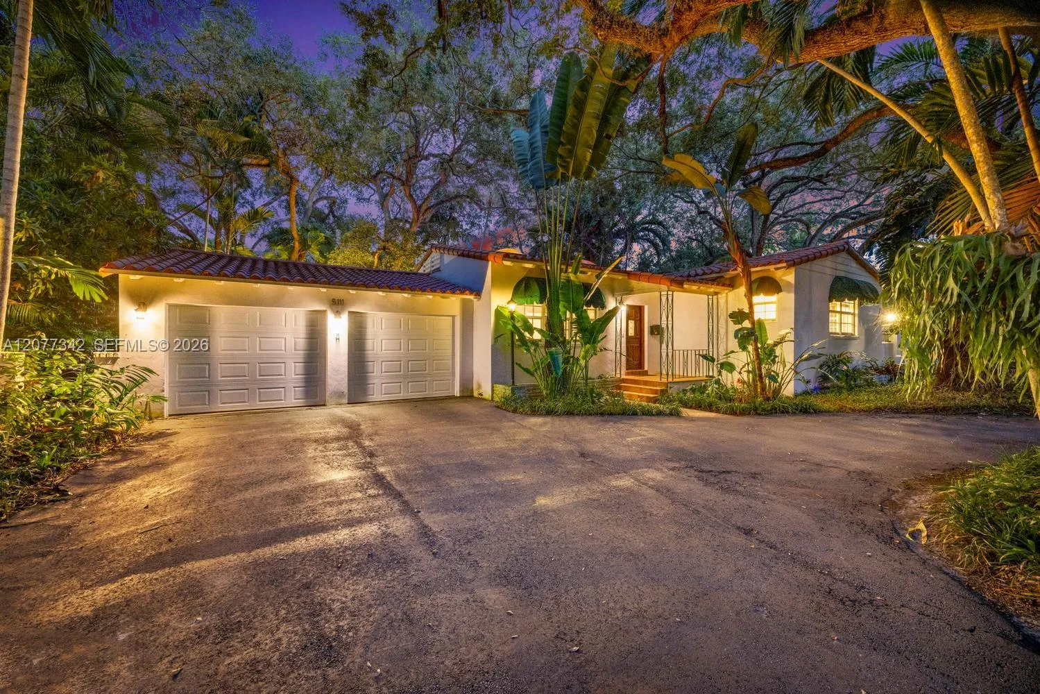 Foto de propiedad en 5111 Maggiore Street, Coral Gables, FL 33146 Coral Gables con MLS# 