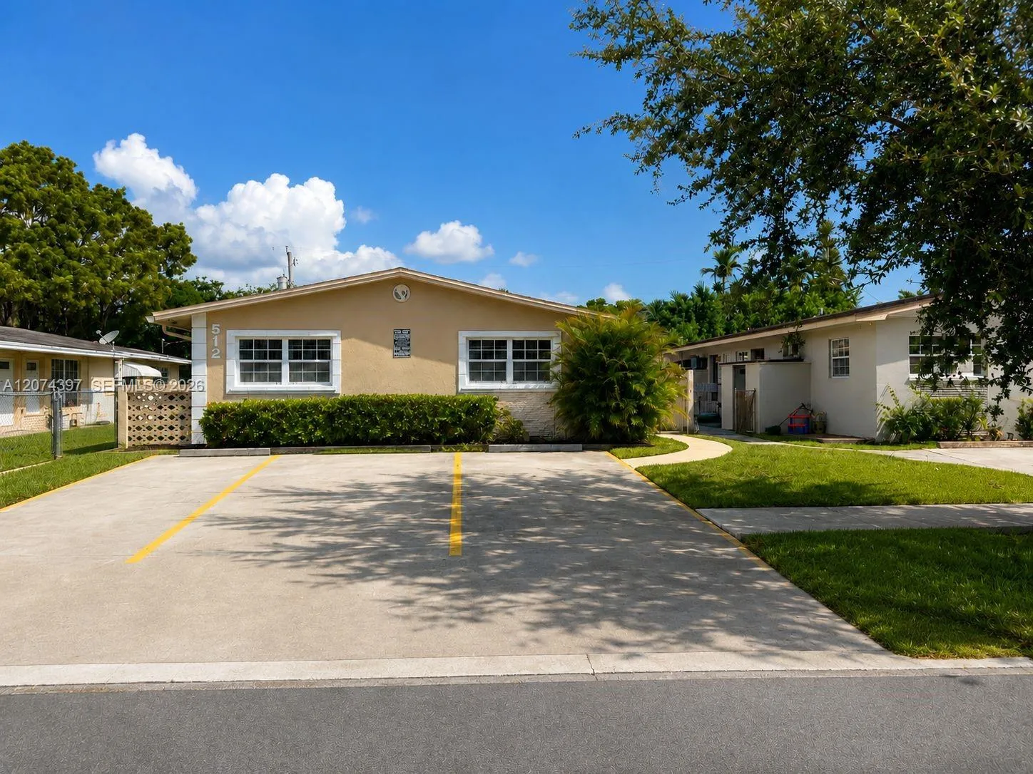 Foto de propiedad en 512 SW 10th Street, Hallandale Beach, FL 33009 Hallandale Beach con MLS# 