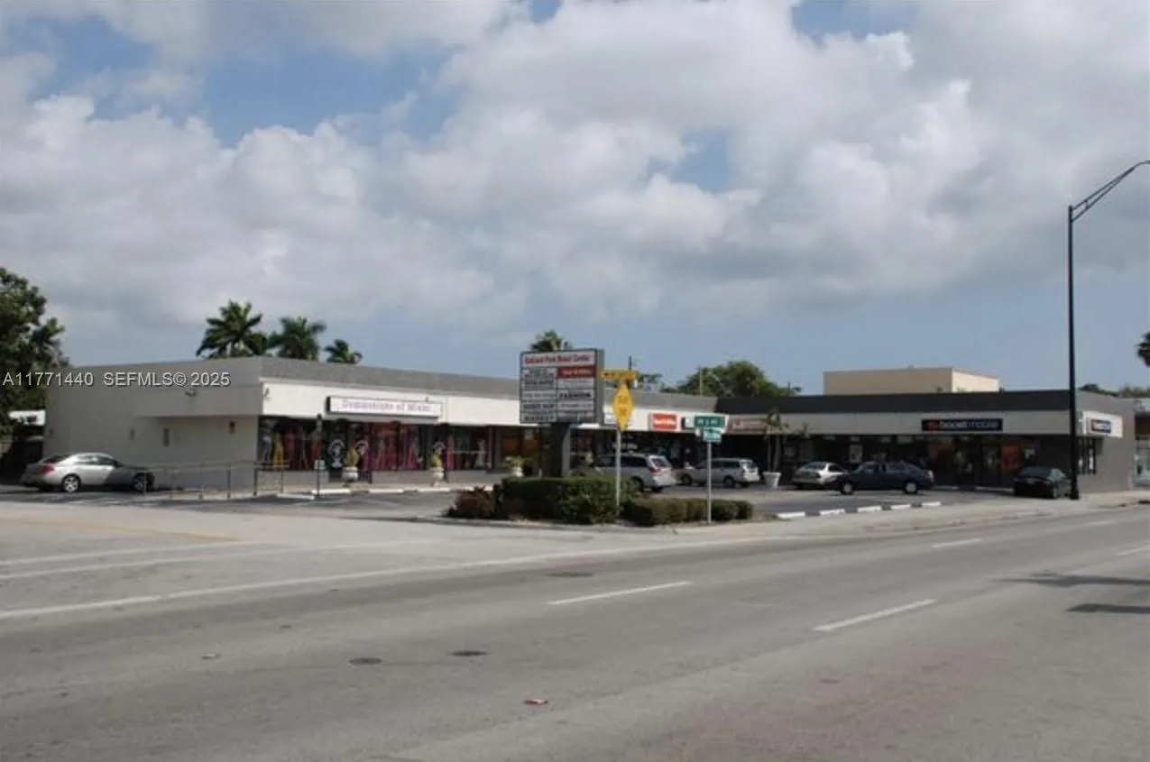 Foto de propiedad en 515 W Oakland Park Boulevard, Oakland Park, FL 33311 Oakland Park con MLS# 