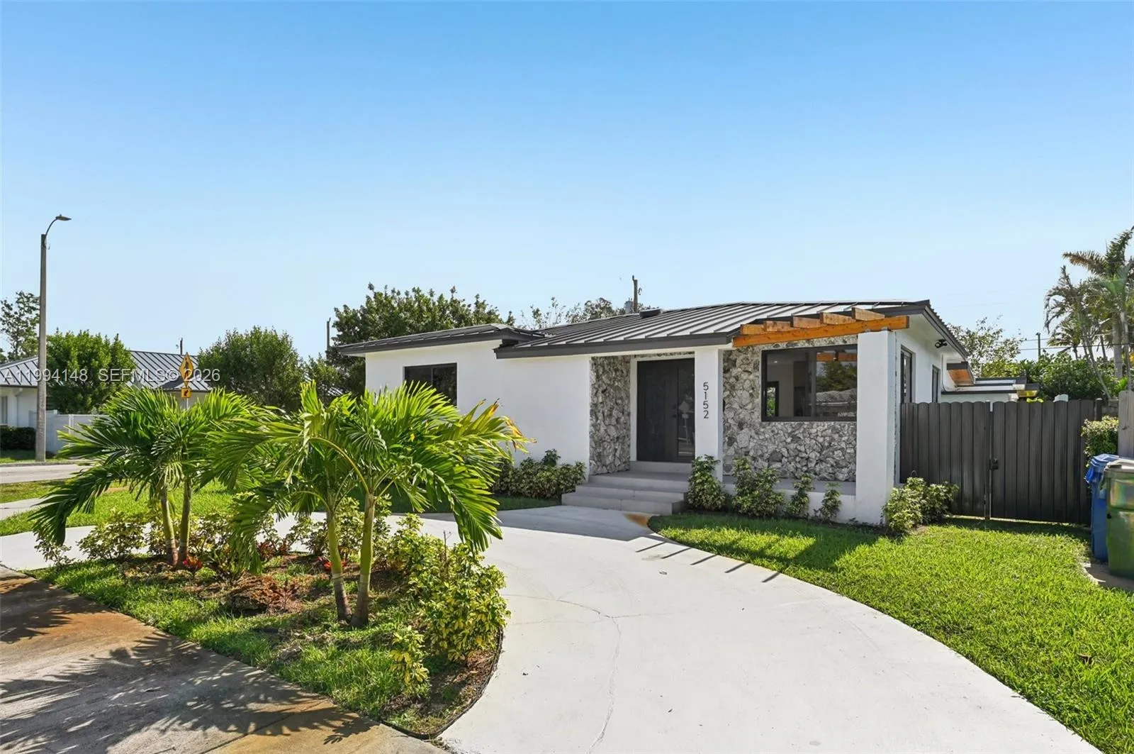 Foto de propiedad en 5152 SW 6th Street, Miami, FL 33134 Miami con MLS# 