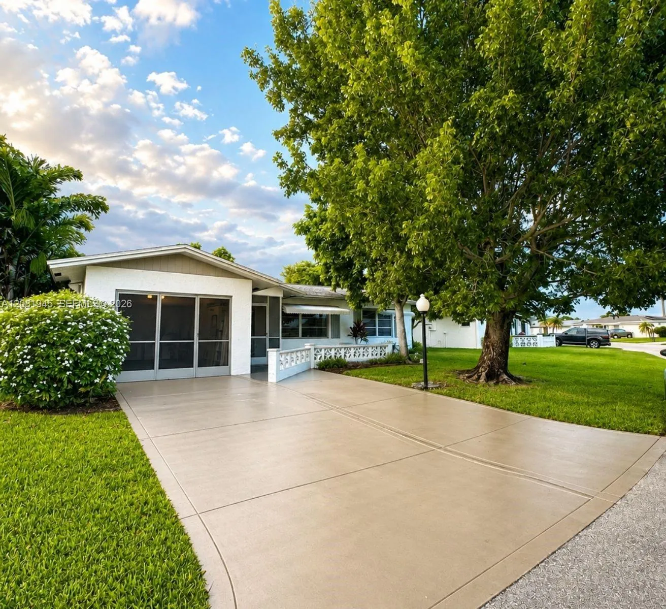 Foto de propiedad en 5156 Michael Drive, West Palm Beach, FL 33417 West Palm Beach con MLS# 