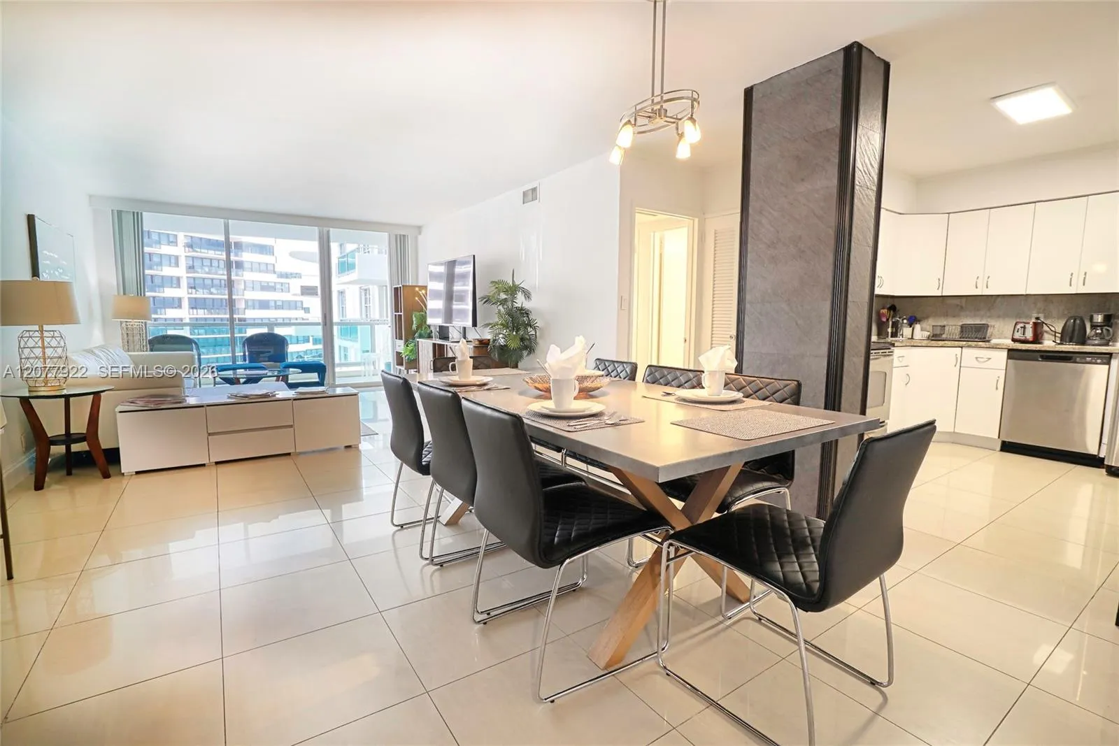 Foto de propiedad en 5161 Collins Avenue 1101, Miami Beach, FL 33140 Miami Beach con MLS# 