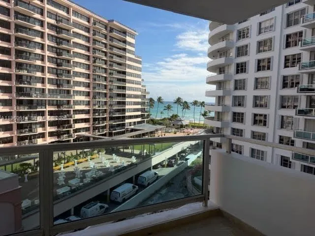 Foto de propiedad en 5161 Collins Avenue 703, Miami Beach, FL 33140 Miami Beach con MLS# 