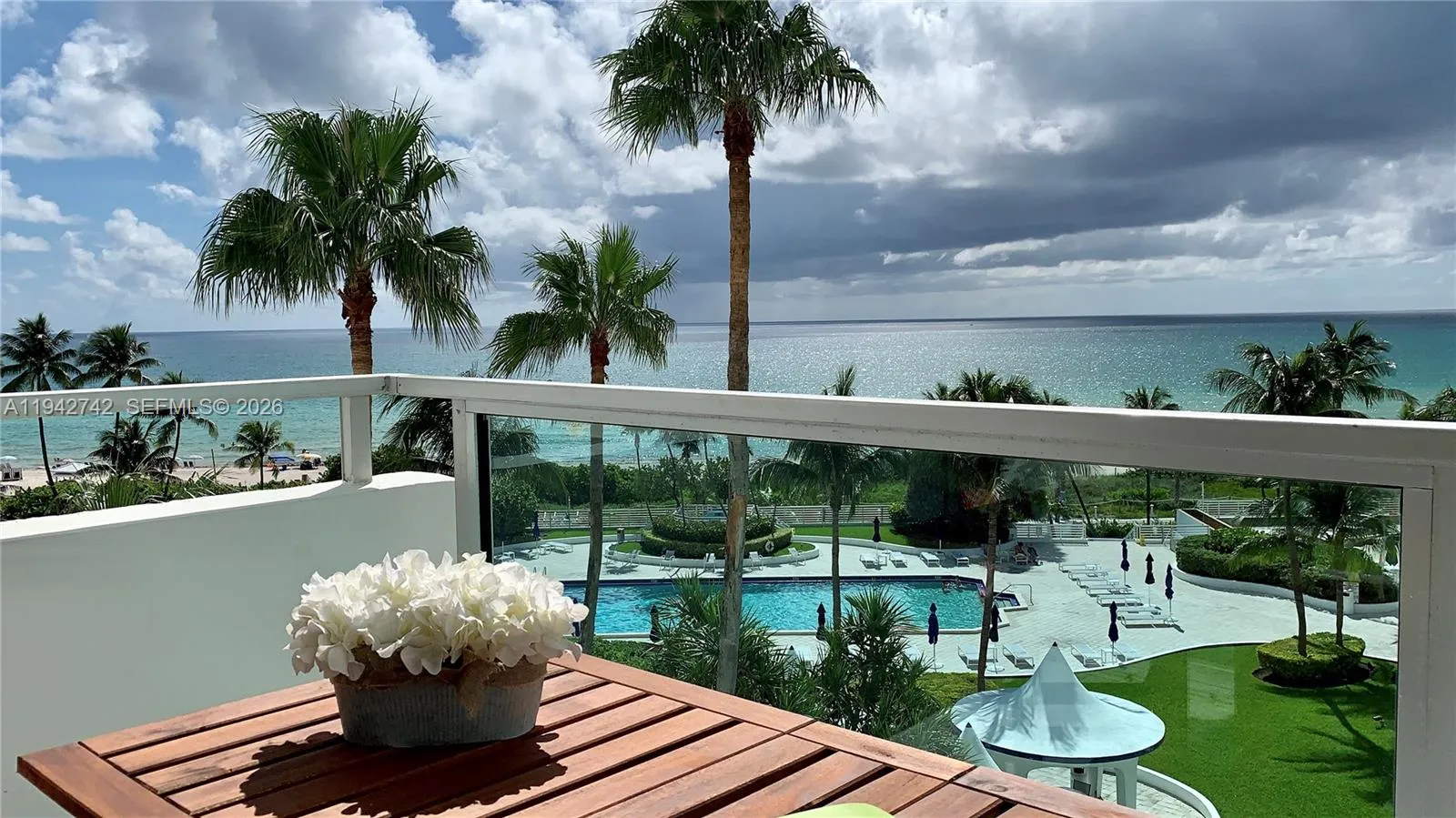 Foto de propiedad en 5161 Collins Avenue 715, Miami Beach, FL 33140 Miami Beach con MLS# 