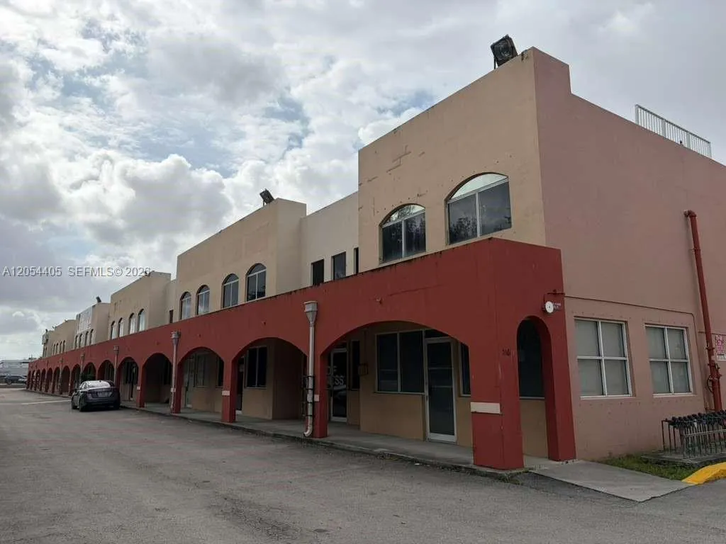 Foto de propiedad en 5161 NW 79th Avenue 13, Doral, FL 33166 Doral con MLS# 