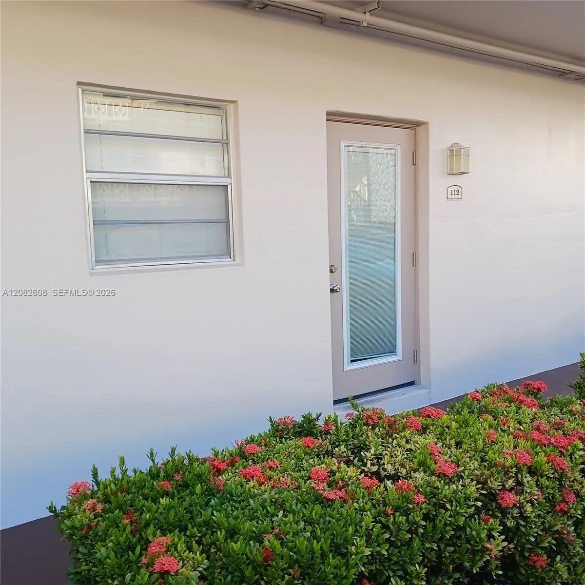 Foto de propiedad en 5181 W Oakland Park Boulevard 112, Lauderdale Lakes, FL 33313 Lauderdale Lakes con MLS# 