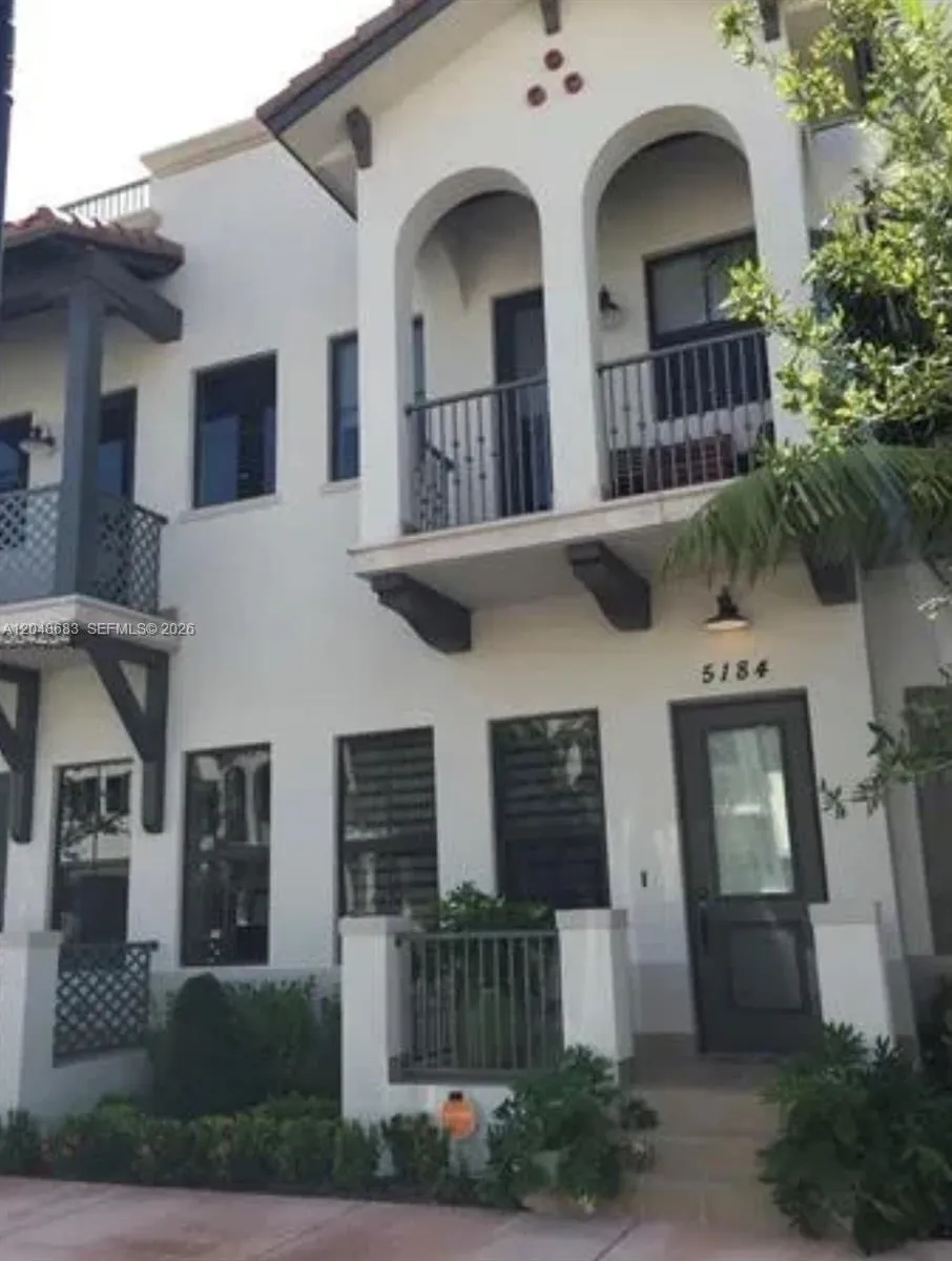 Foto de propiedad en 5184 NW 84th Avenue, Doral, FL 33166 Doral con MLS# 