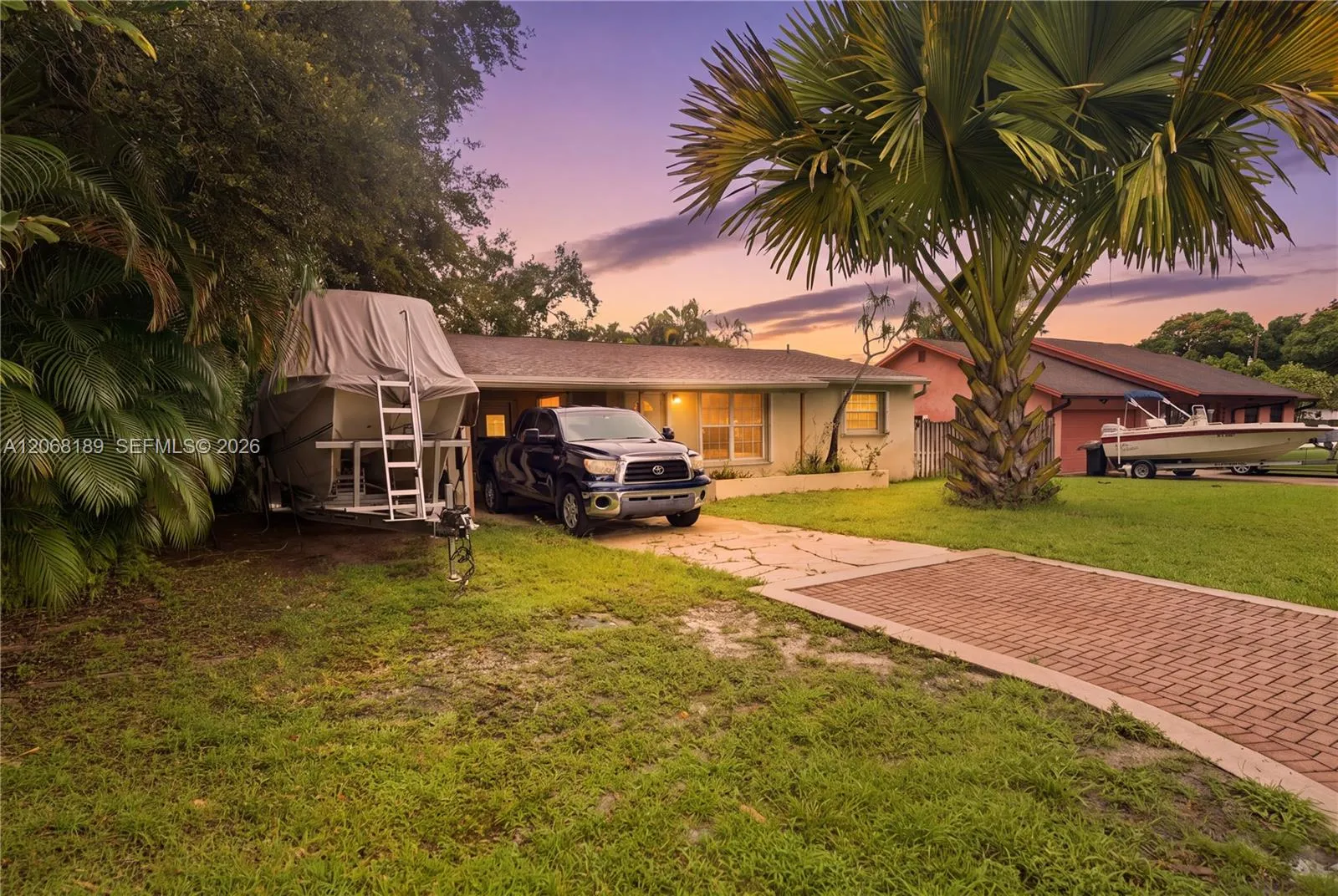 Foto de propiedad en 5190 SW 28th Terrace, Dania Beach, FL 33312 Dania Beach con MLS# 