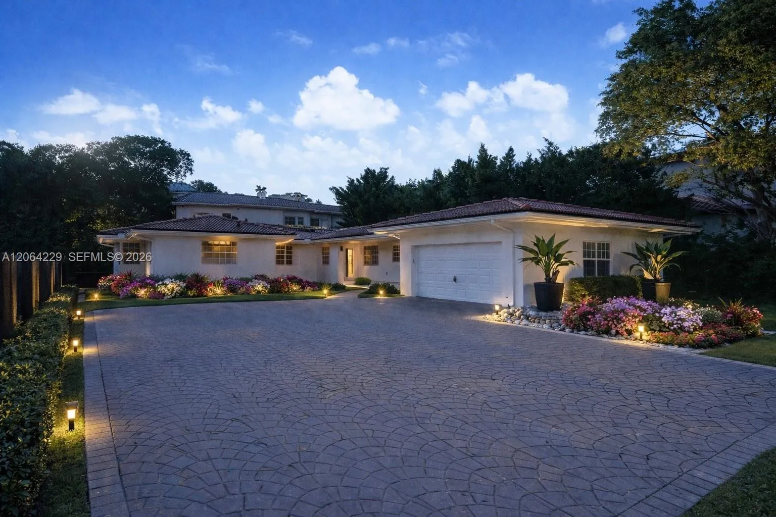 Foto de propiedad en 52 Camden Drive, Bal Harbour, FL 33154 Bal Harbour con MLS# 
