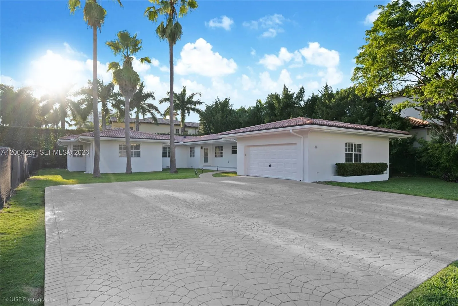 Foto de propiedad en 52 Camden Drive, Bal Harbour, FL 33154 Bal Harbour con MLS# 