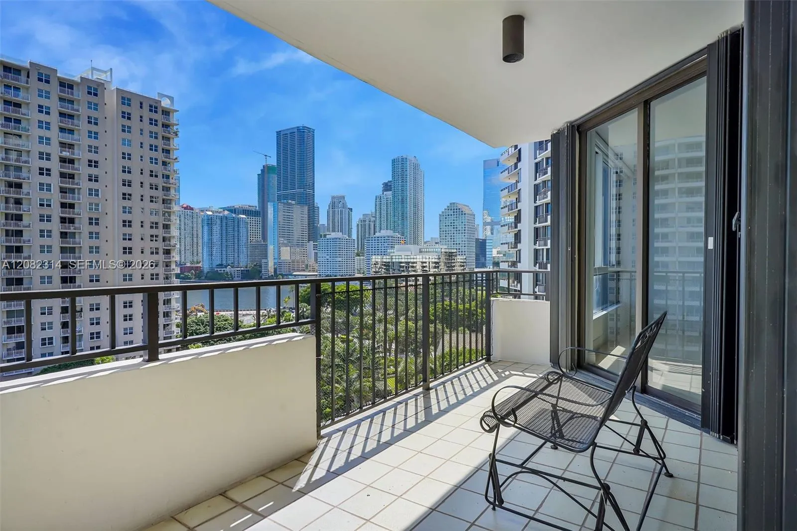 Foto de propiedad en 520 Brickell Key Drive A1007, Miami, FL 33131 Miami con MLS# 