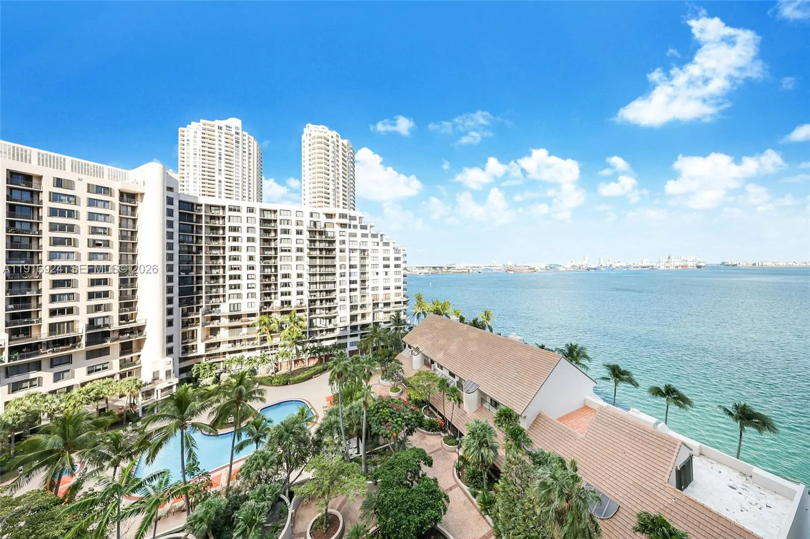 Foto de propiedad en 520 Brickell Key Drive A1104, Miami, FL 33131 Miami con MLS#