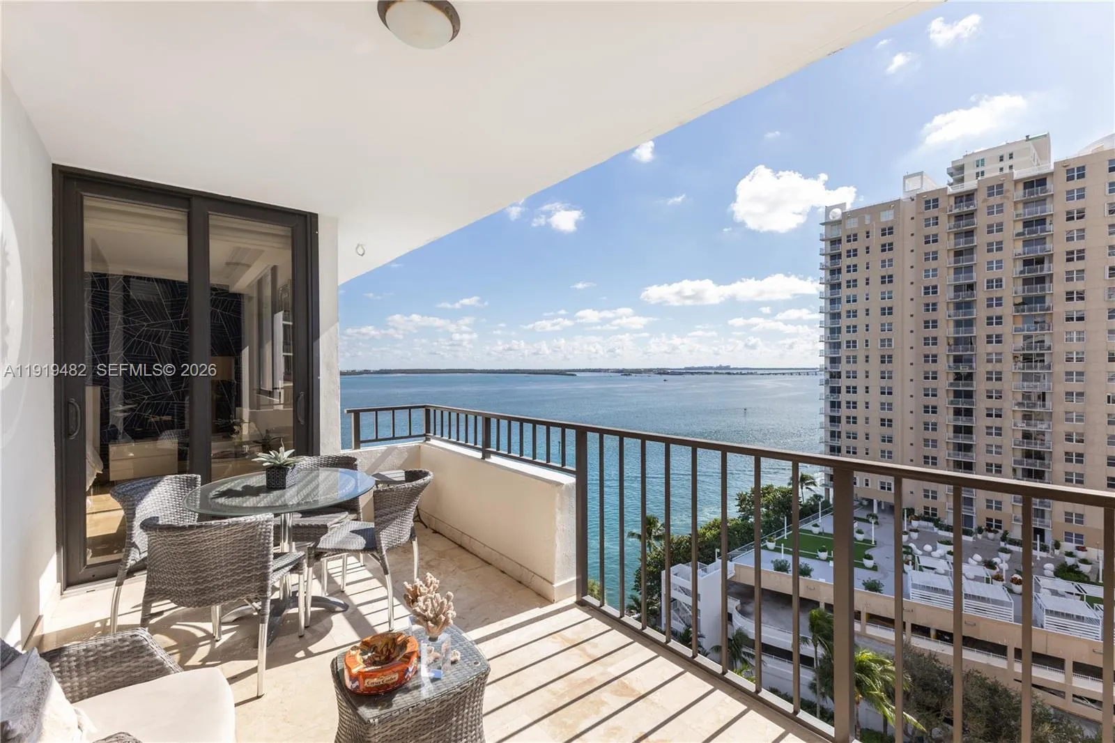 Foto de propiedad en 520 Brickell Key Drive A1207, Miami, FL 33131 Miami con MLS#
