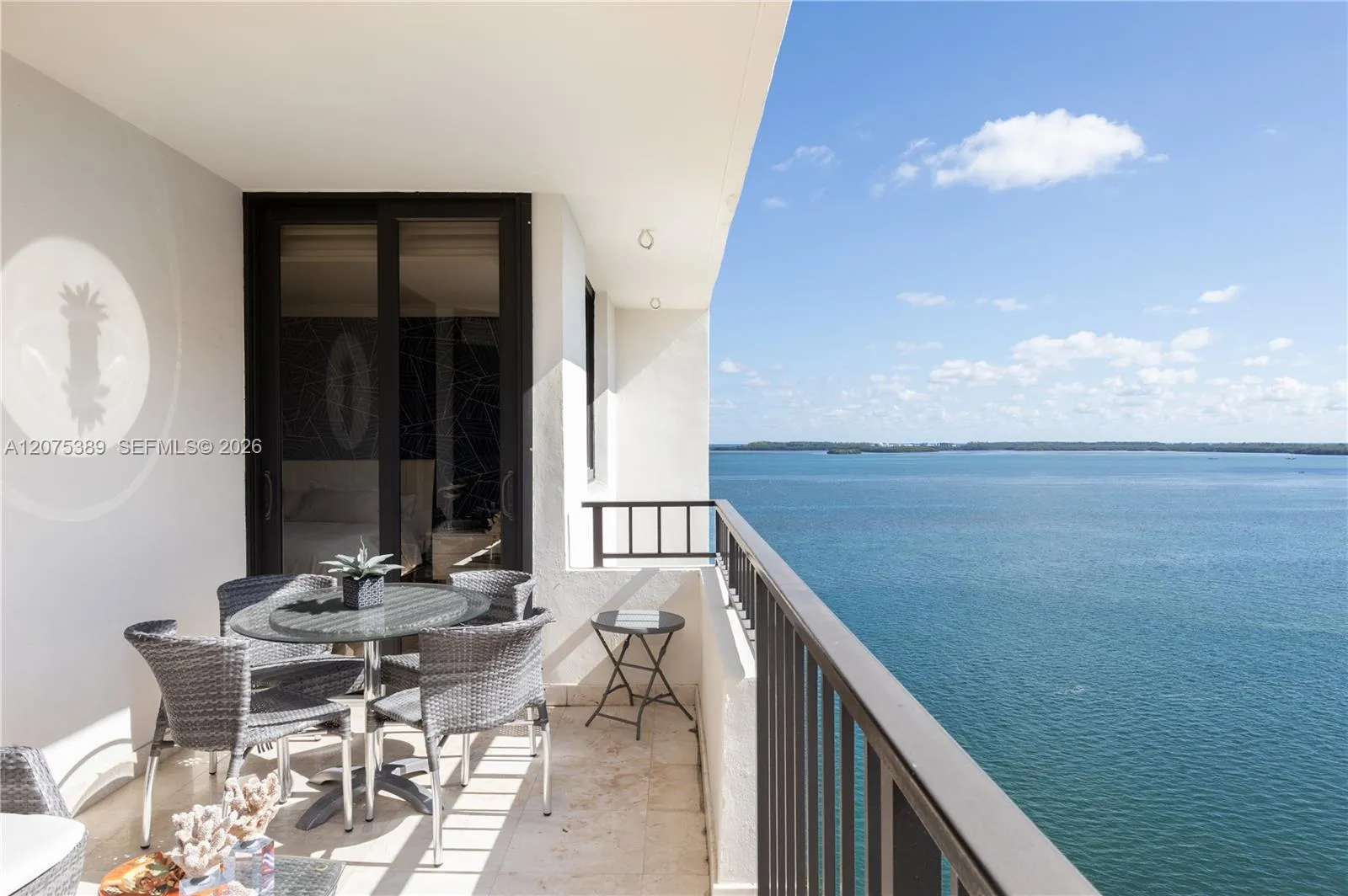 Foto de propiedad en 520 Brickell Key Drive A1207, Miami, FL 33131 Miami con MLS#