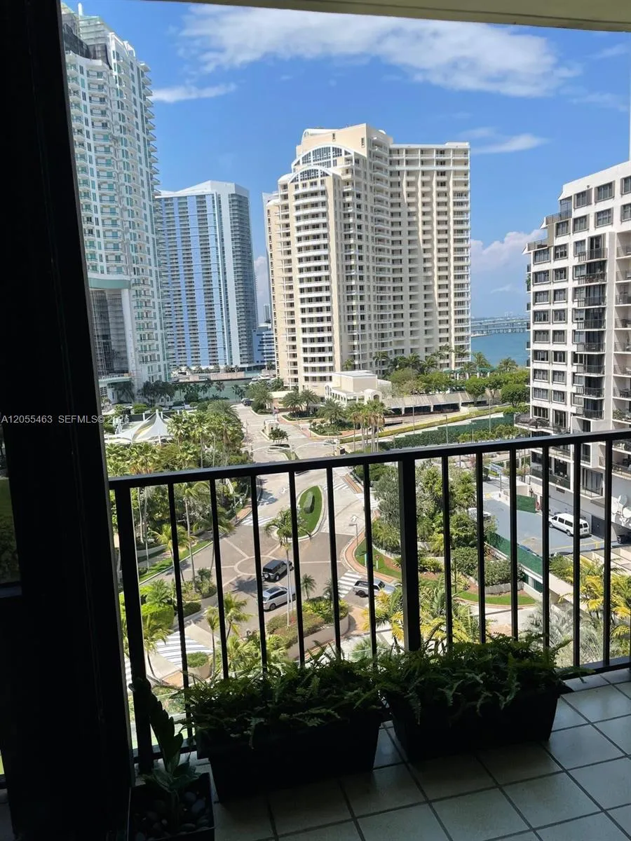 Foto de propiedad en 520 Brickell Key Drive A1216, Miami, FL 33131 Miami con MLS# 