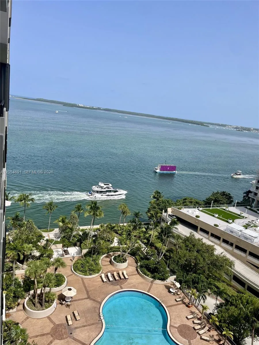 Foto de propiedad en 520 Brickell Key Drive A1512, Miami, FL 33131 Miami con MLS#