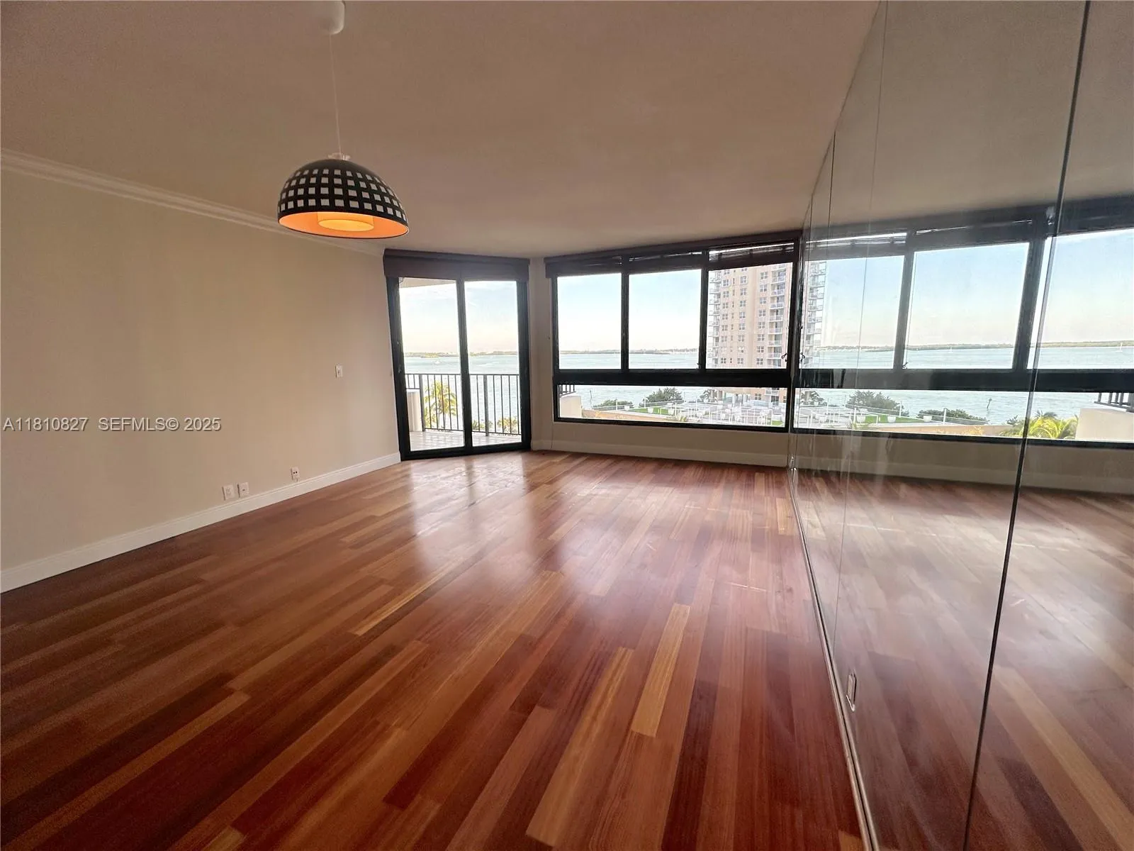 Foto de propiedad en 520 Brickell Key Drive A811, Miami, FL 33131 Miami con MLS# 