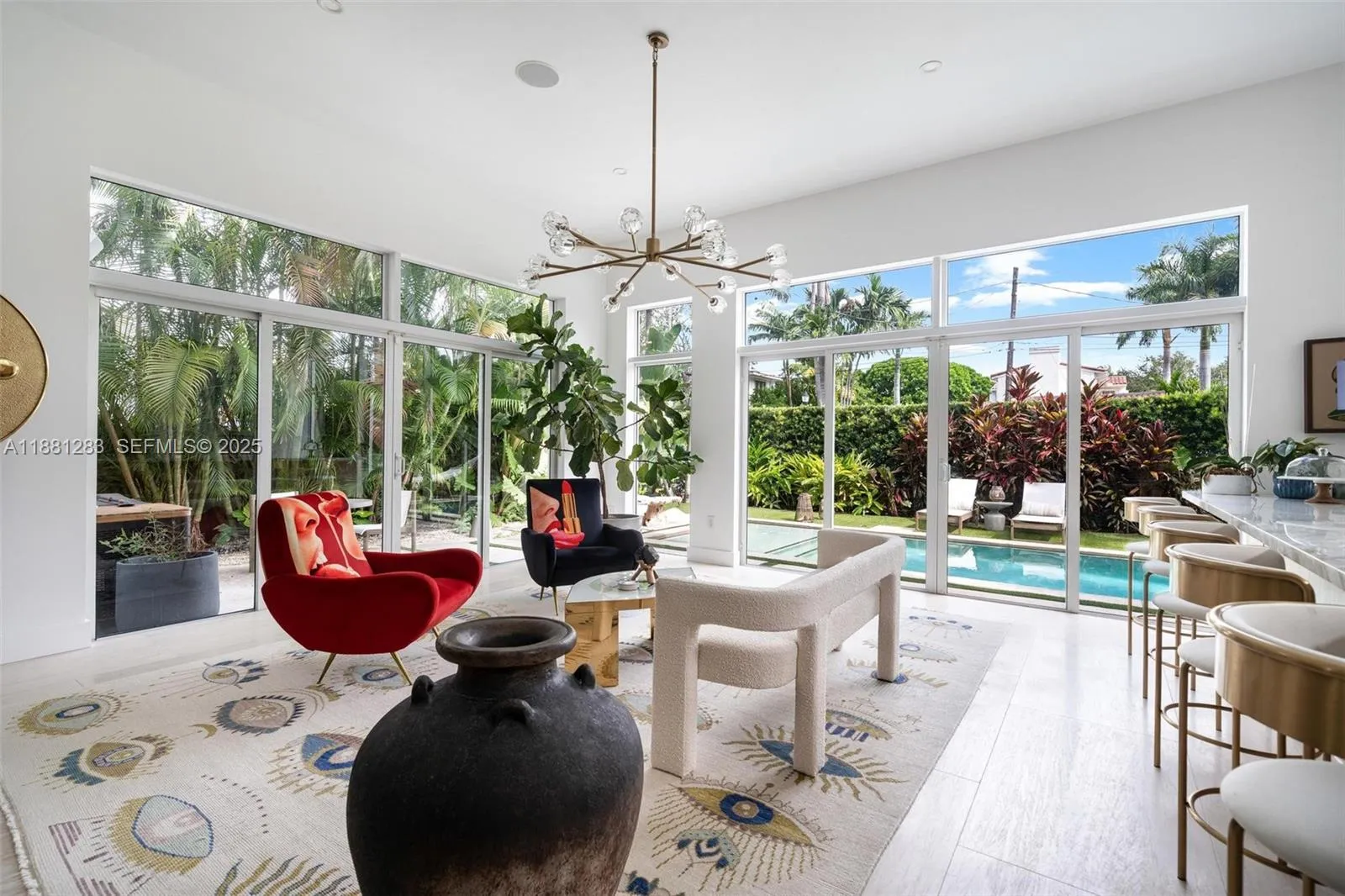 Foto de propiedad en 520 E Dilido Drive, Miami Beach, FL 33139 Miami Beach con MLS# 