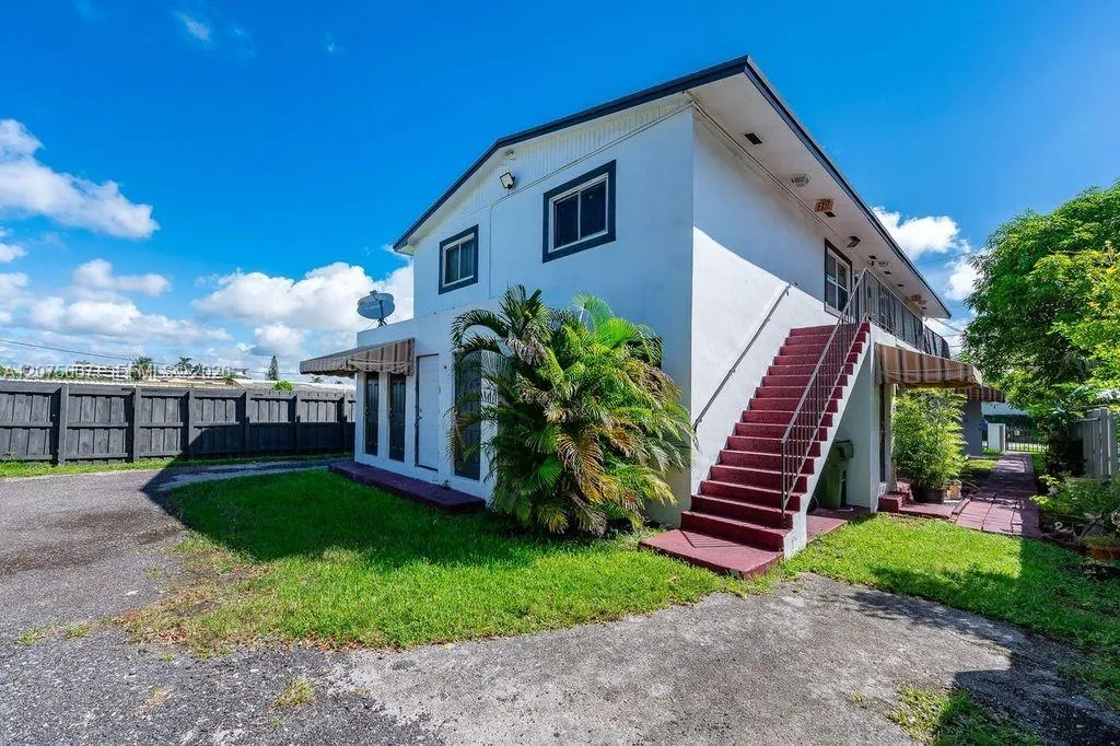 Foto de propiedad en 520 SW Krome Terrace 4, Homestead, FL 33030 Homestead con MLS# 