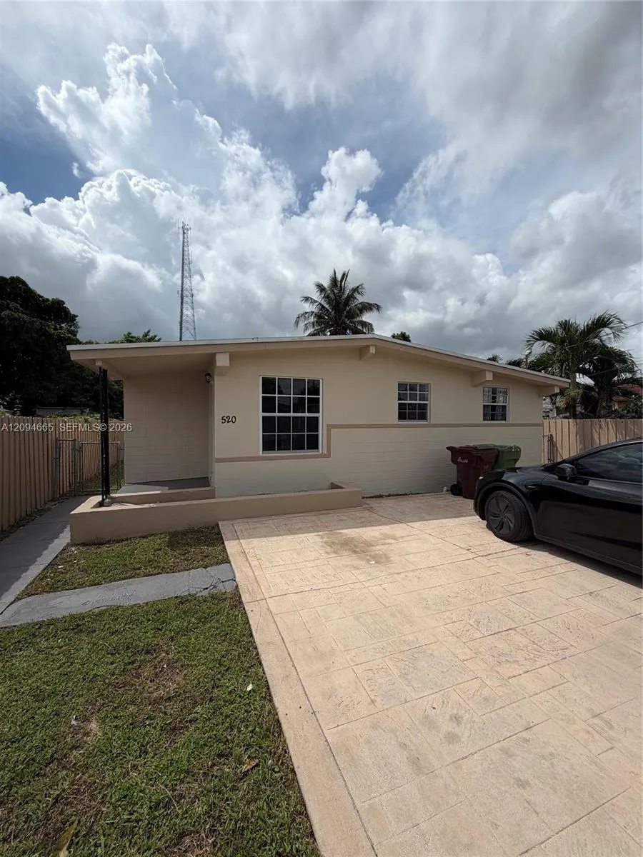 En Renta 520 W 22nd Street, Hialeah, FL 33010, Hialeah, FL 33010