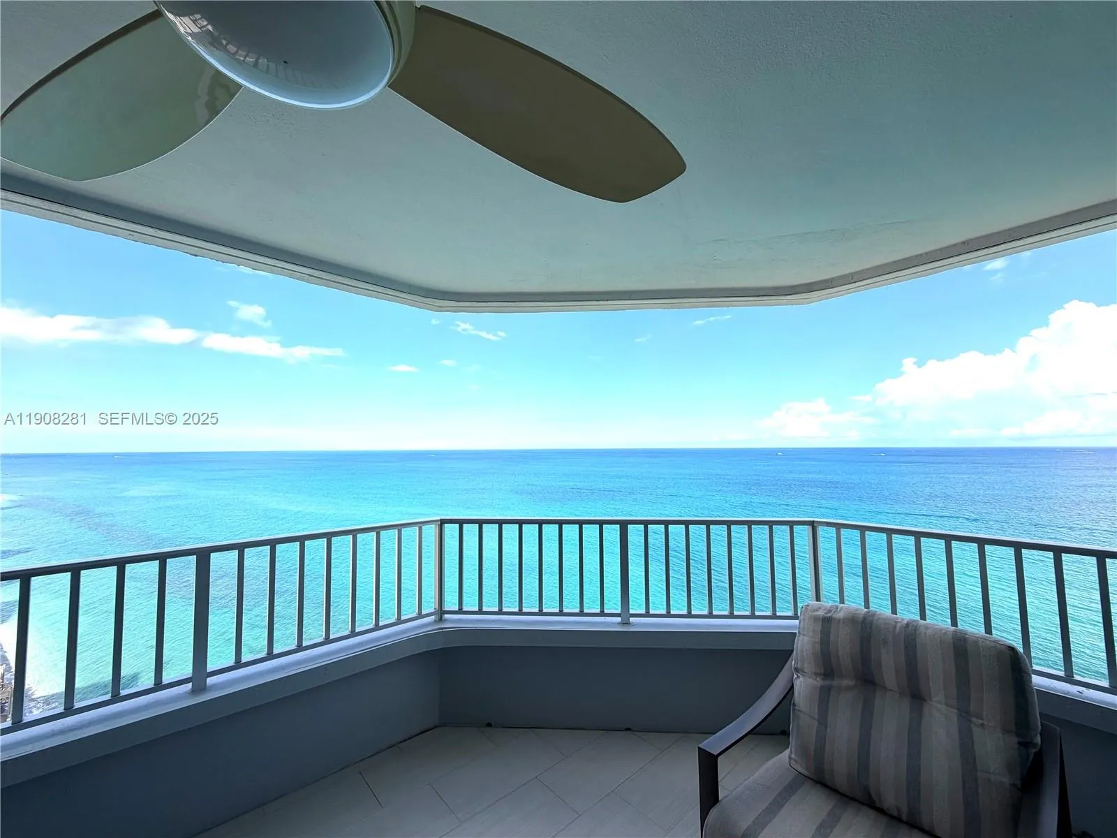 Foto de propiedad en 5200 N Ocean Drive 1801, Singer Island, FL 33404 Singer Island con MLS# 