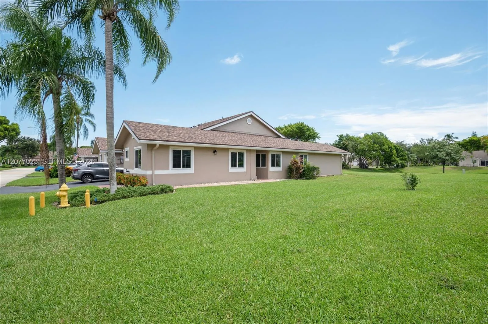 Foto de propiedad en 5200 W Lakes Drive, Deerfield Beach, FL 33442 Deerfield Beach con MLS# 