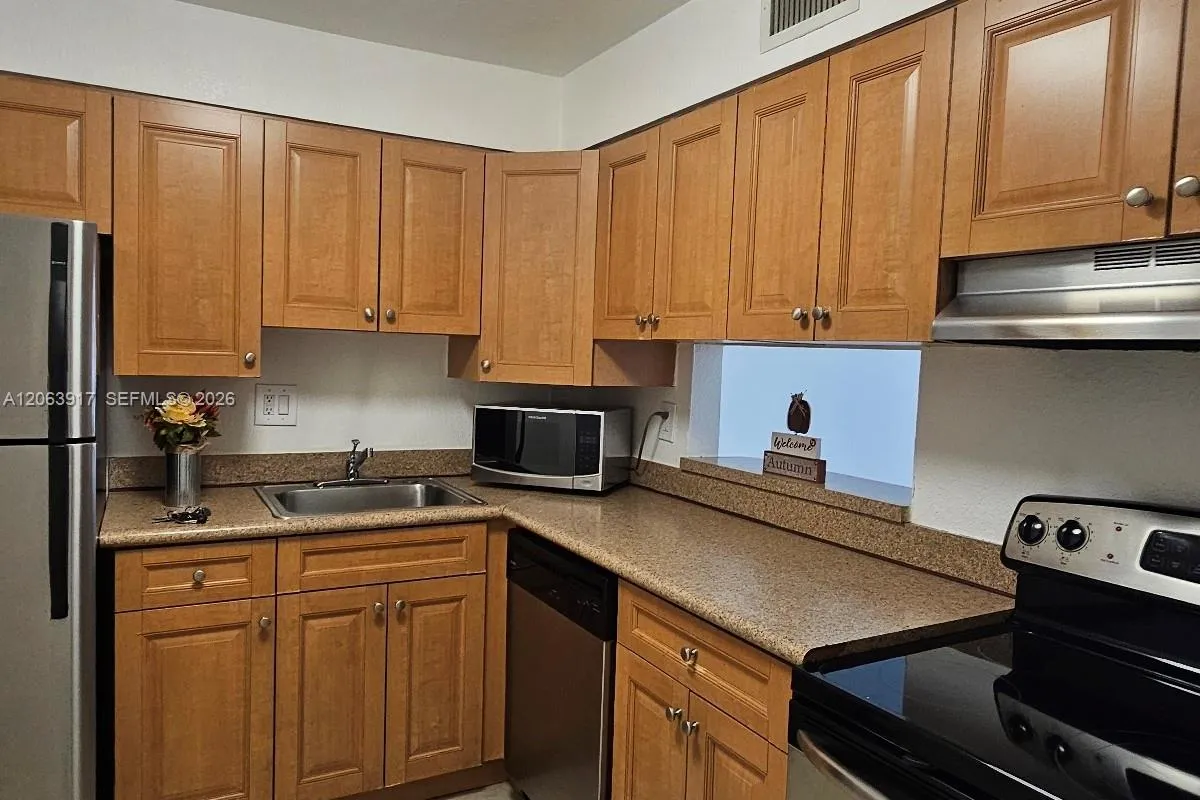 Foto de propiedad en 5201 Geneva Way 202, Doral, FL 33166 Doral con MLS# 