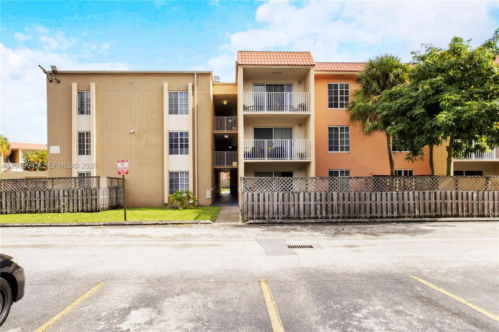 Foto de propiedad en 5201 Geneva Way 211, Doral, FL 33166 Doral con MLS# 