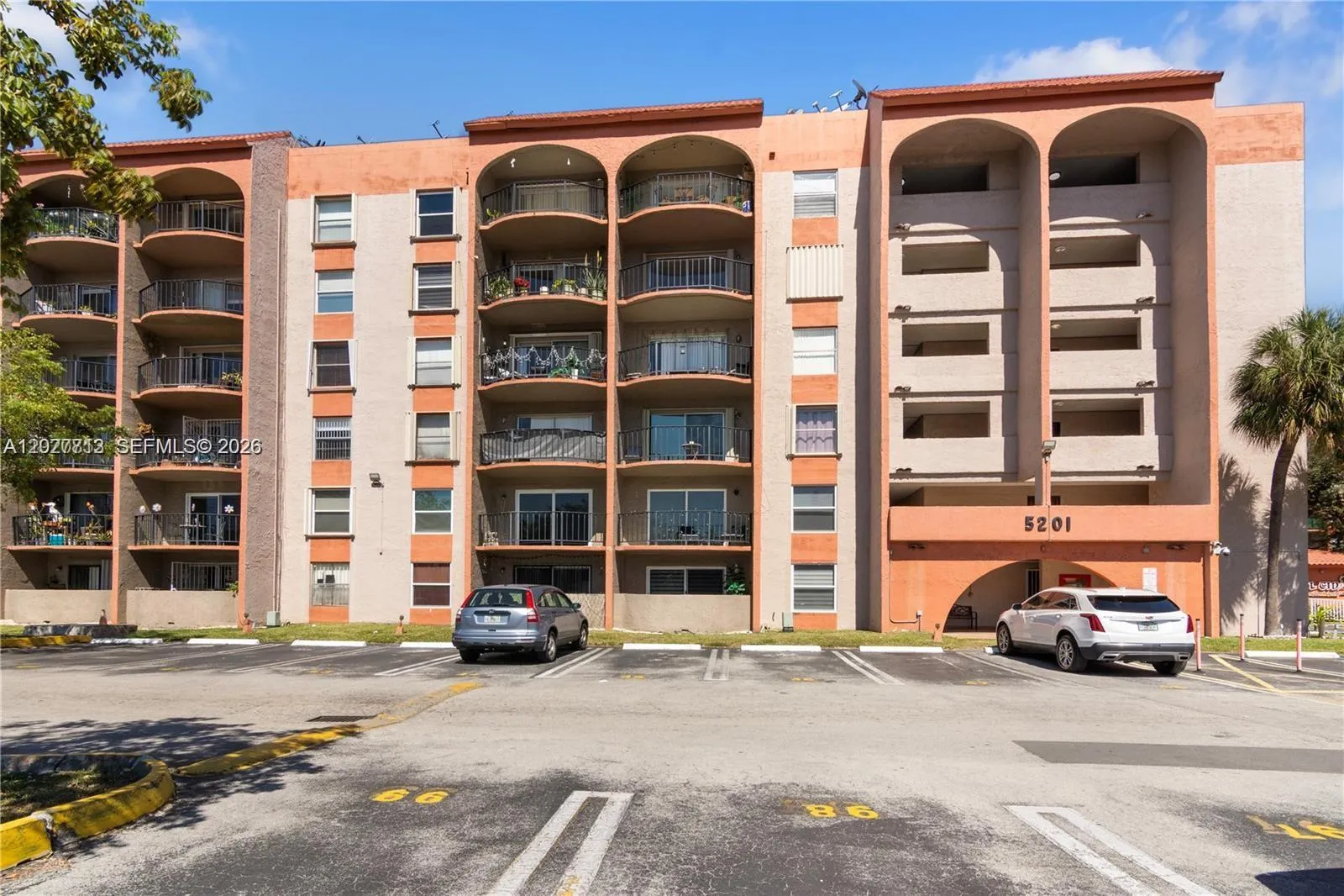 Vendido 5201 NW 7th Street 105, Miami, FL 33126, Miami, FL 33126