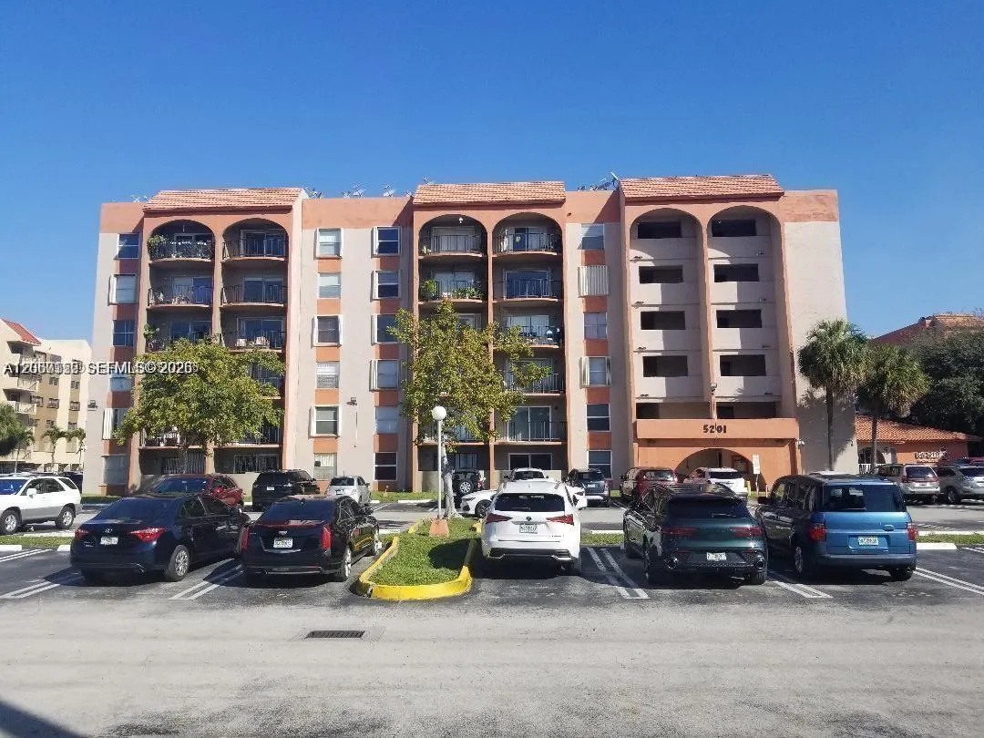 Foto de propiedad en 5201 NW 7th Street 506, Miami, FL 33126 Miami con MLS# 