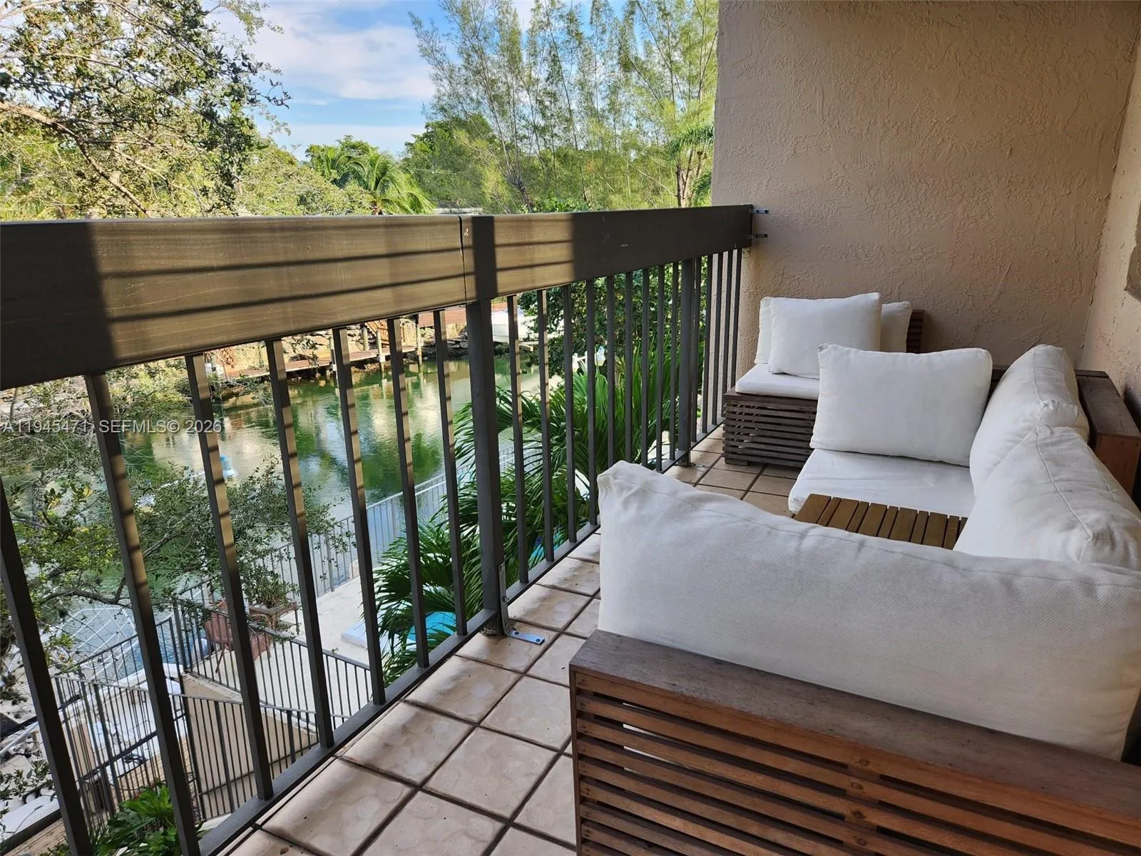 Foto de propiedad en 5201 Orduna Drive 14, Coral Gables, FL 33146 Coral Gables con MLS# 